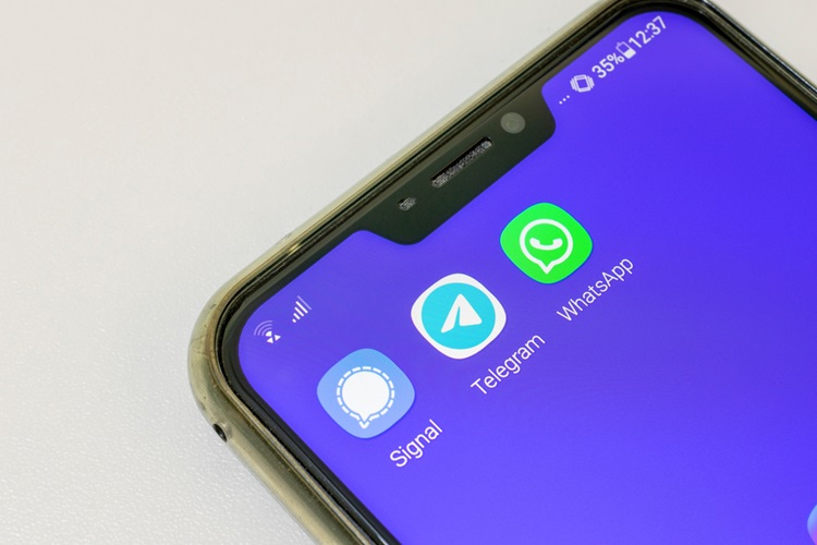 Iconen Signal, Telegram en WhatsApp op smartphone