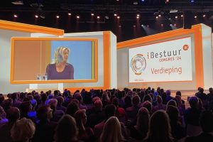 Inge Bryan tijdens haar iBetoog op het iBestuur Congres 2024