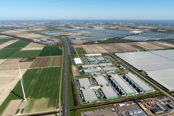 Datacenter Middenmeer lamngs A7 vanuit de lucht gefotografeerd