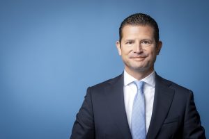 Dirk Beljaarts, minister van Economische Zaken