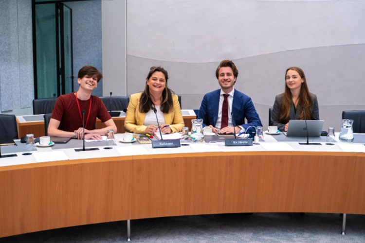 Jesse Six Dijkstra en Barbara Kathmann in de commissie DiZa